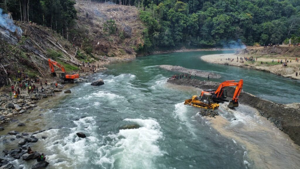 A historic moment as the new machines traverse the mighty Jimi River png bulletin